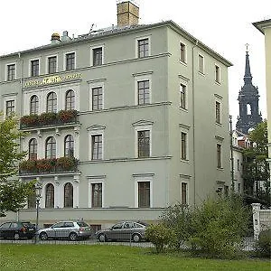 Hotel Martha
